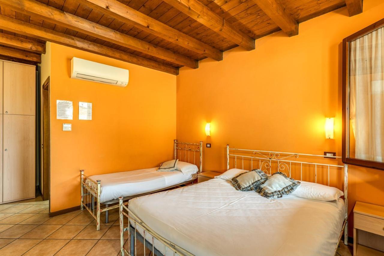 Agriturismo Pozzo Fiorito カスティリオーネ・デッレ・スティヴィエーレ エクステリア 写真