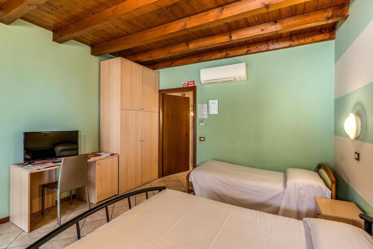 Agriturismo Pozzo Fiorito カスティリオーネ・デッレ・スティヴィエーレ エクステリア 写真