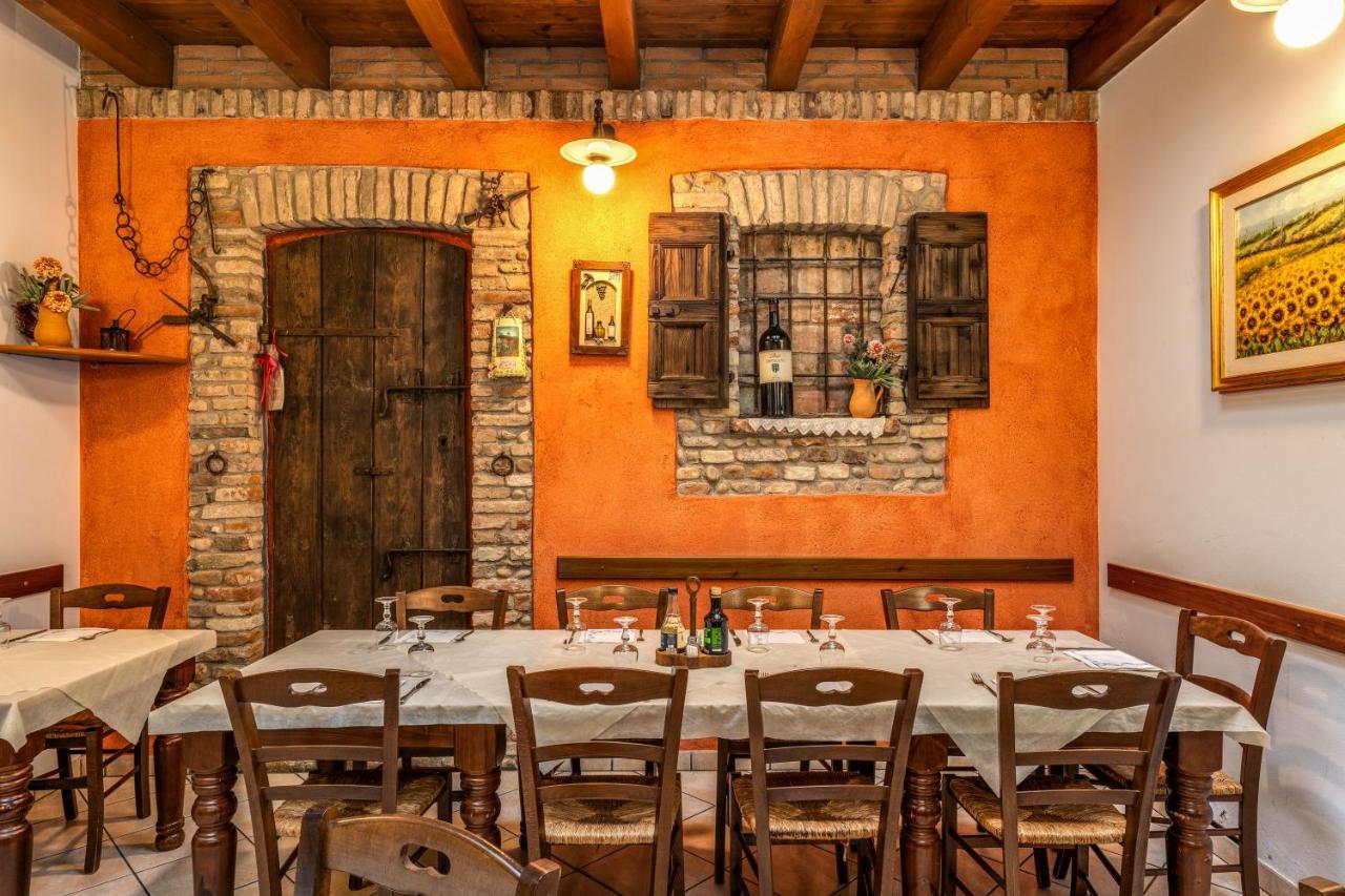 Agriturismo Pozzo Fiorito カスティリオーネ・デッレ・スティヴィエーレ エクステリア 写真